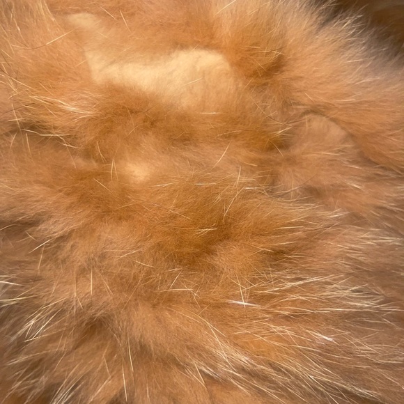 Authentic Fox Fur Coat- Henig Furs- PERFECT Condition, Like New - Picture 8 of 8